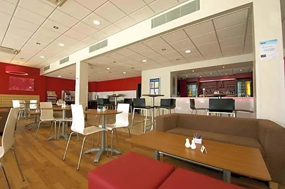 Travelodge Excel-1